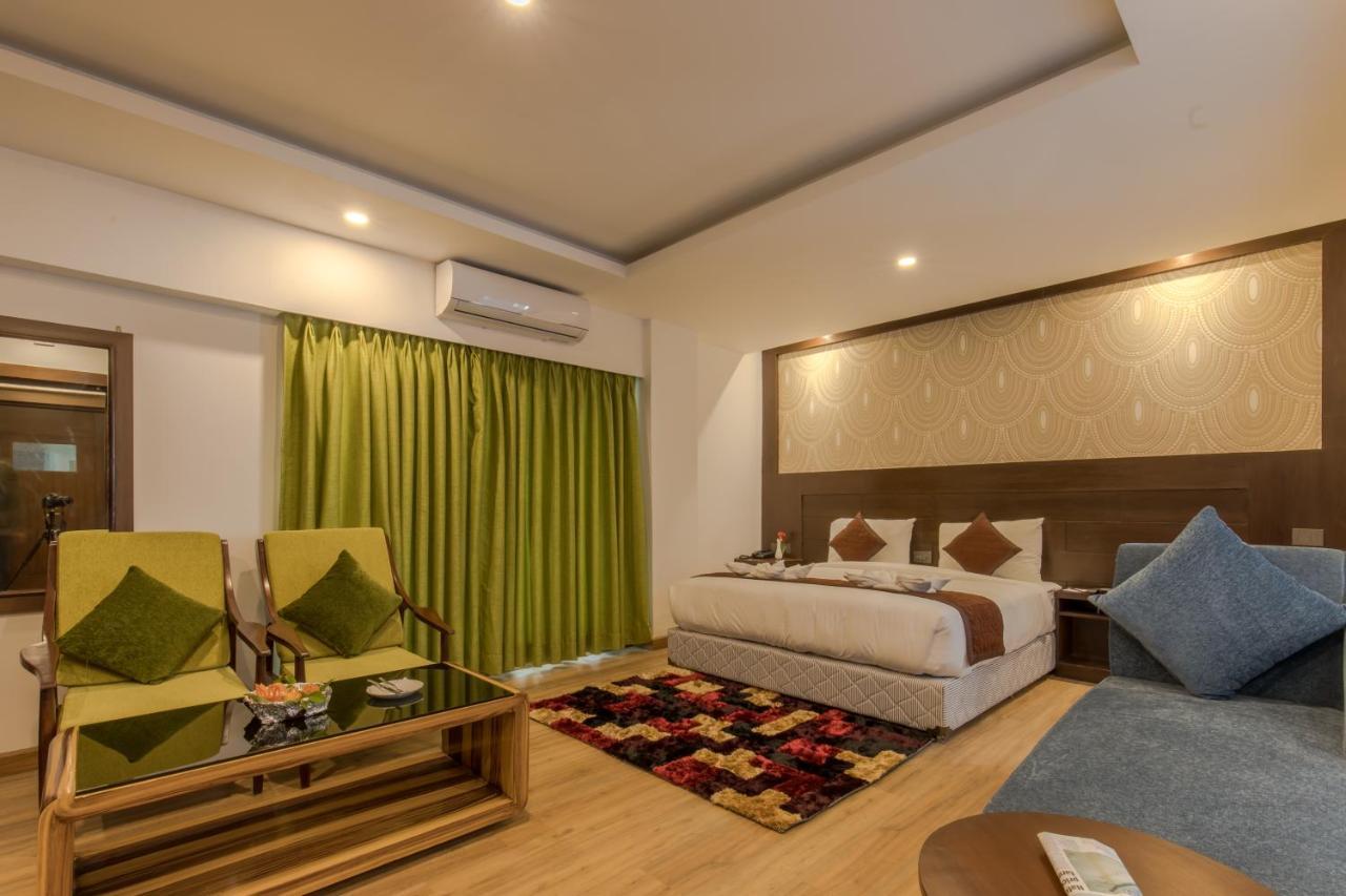 Mourya Hotel Siddharthanagar Экстерьер фото